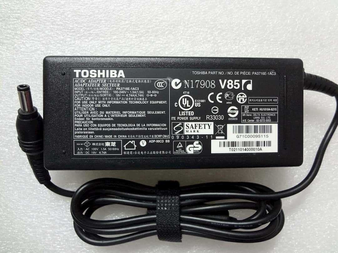 2022-11-1105-22-3893 CHARGER TOSHIBA 19V 4.74A - Image 1